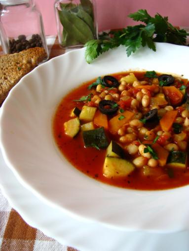 Zdjęcie - Fasolada czyli grecka zupa  fasolowa - Przepisy kulinarne ze zdjęciami