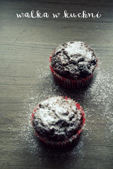 Zdjęcie - muffinki czekoladowe z suszoną śliwką i chili - Przepisy kulinarne ze zdjęciami