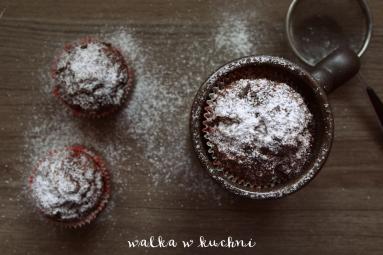 Zdjęcie - muffinki czekoladowe z suszoną śliwką i chili - Przepisy kulinarne ze zdjęciami