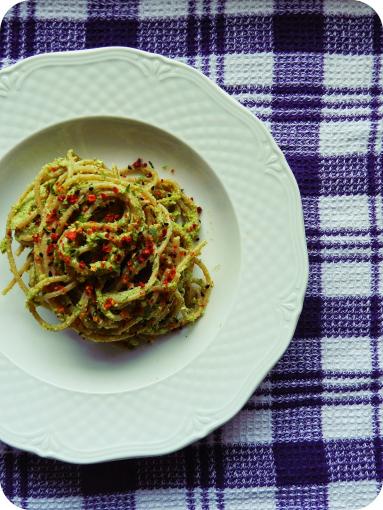 Zdjęcie - Pesto brokułowe - Przepisy kulinarne ze zdjęciami