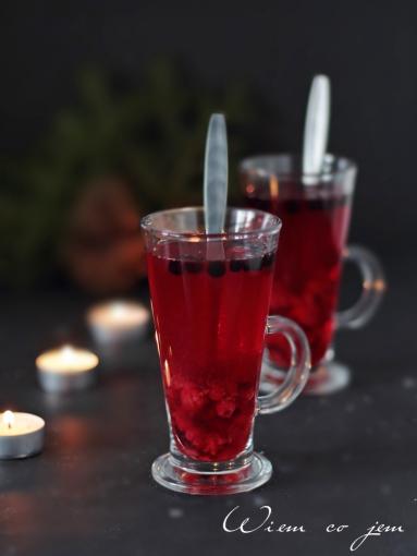 Zdjęcie - Rozgrzewająca herbata z owocami leśnymi - Przepisy kulinarne ze zdjęciami