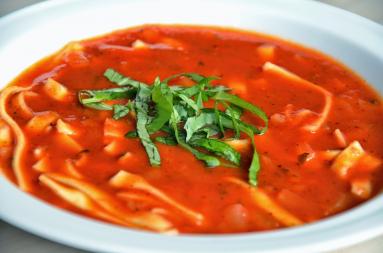 Zdjęcie - Zupa pomidorowa z wanilią i bazylią - Przepisy kulinarne ze zdjęciami