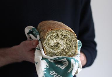 Zdjęcie - Zakręcony chleb ze szpinakiem - Przepisy kulinarne ze zdjęciami