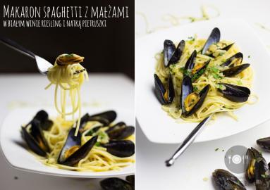 Zdjęcie - Makaron spaghetti z małżami w białym winie riesling i natką pietruszki - Przepisy kulinarne ze zdjęciami