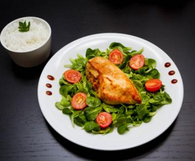 Zdjęcie - Pierś z kurczaka nadziewana suszonymi pomidorami i kaparami - Przepisy kulinarne ze zdjęciami