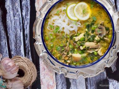 Zdjęcie - Kokosowa zupa z curry, kurczakiem i makaronem ryżowym / Coconut curry chicken noodle soup - Przepisy kulinarne ze zdjęciami