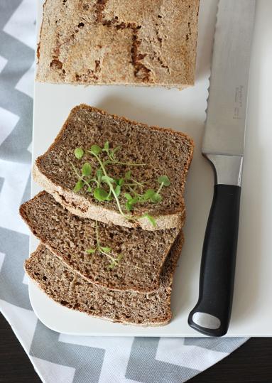 Zdjęcie - Razowy chleb z oregano na zakwasie - Przepisy kulinarne ze zdjęciami