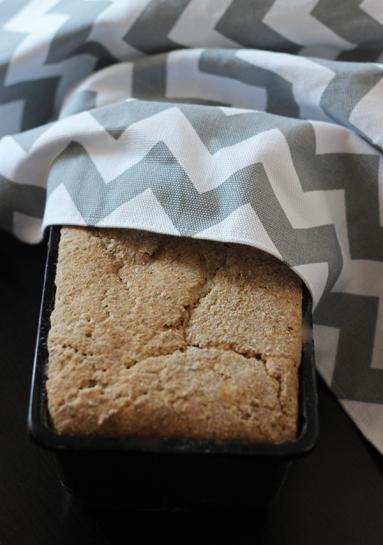 Zdjęcie - Razowy chleb z oregano na zakwasie - Przepisy kulinarne ze zdjęciami