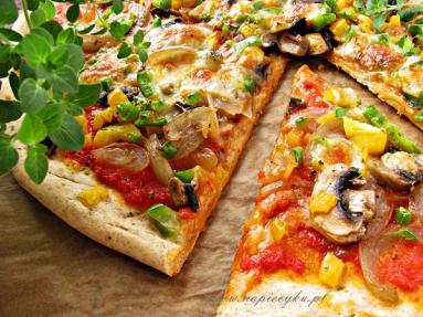 Zdjęcie - Pizza orkiszowa - Przepisy kulinarne ze zdjęciami