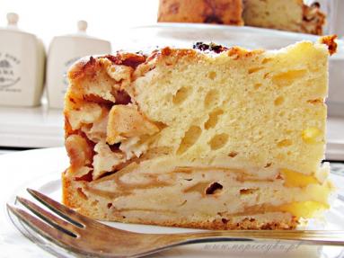 Zdjęcie - Ciasto z jabłkami – prosty przepis - Przepisy kulinarne ze zdjęciami