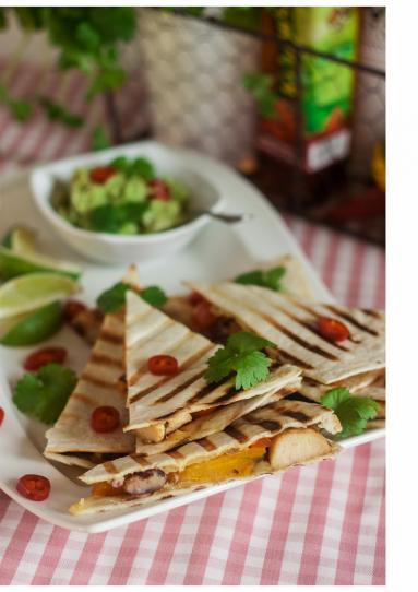Zdjęcie - Tortilla z kurczakiem i guacamole - Przepisy kulinarne ze zdjęciami