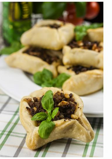 Zdjęcie - Libańskie pierożki drożdżowe z mieloną jagnięciną - Przepisy kulinarne ze zdjęciami
