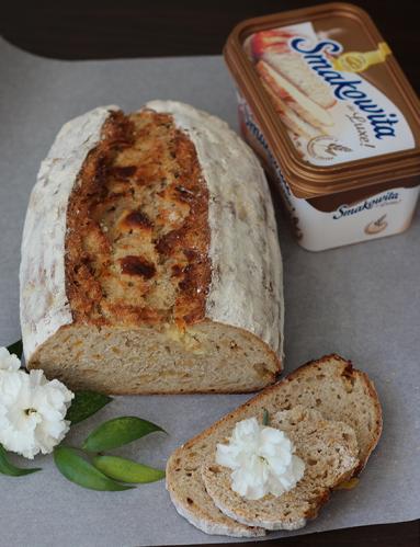 Zdjęcie - Chleb z białą czekoladą i płatkami kukurydzianymi - Przepisy kulinarne ze zdjęciami