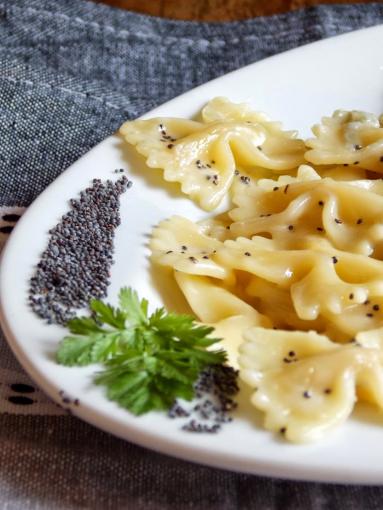 Zdjęcie - Makaron kokardki w kremowym sosie  z gorgonzolą - Przepisy kulinarne ze zdjęciami