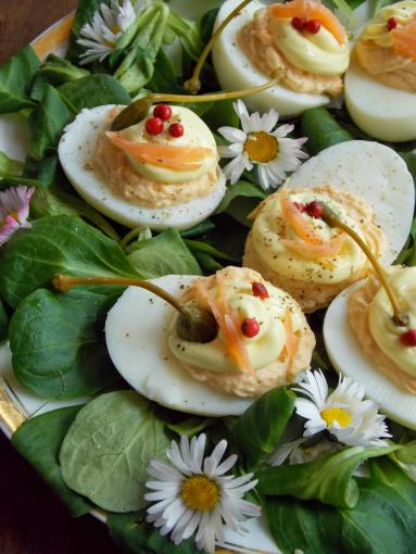 Zdjęcie - Jajka faszerowane łososiem - Przepisy kulinarne ze zdjęciami