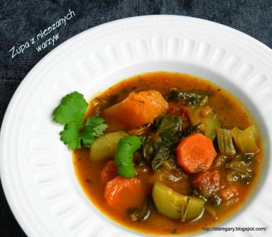 Zdjęcie - Zupa z mieszanych, śródziemnomorsklch warzyw - Przepisy kulinarne ze zdjęciami