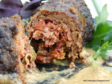 Zdjęcie - Zrazy wołowe zwijane z suszonymi pomidorami, z wolnowaru - Przepisy kulinarne ze zdjęciami