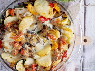 Zdjęcie - Ziemniaki zapiekane z grzybami i warzywami / Baked potatoes with mushrooms and vegetables - Przepisy kulinarne ze zdjęciami