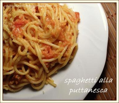 Zdjęcie - Spaghetti alla puttanesca  - Przepisy kulinarne ze zdjęciami