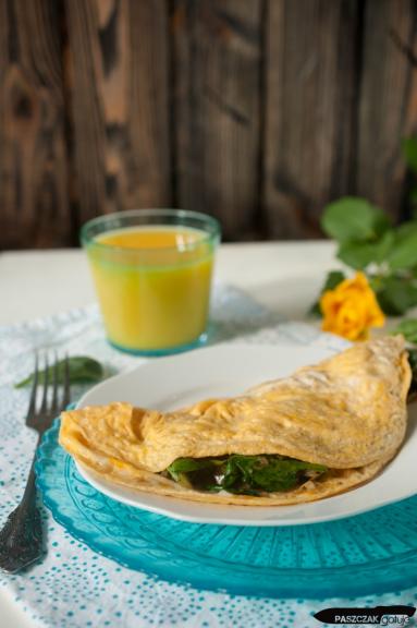 Zdjęcie - Omlet ze szpinakiem i porem - Przepisy kulinarne ze zdjęciami
