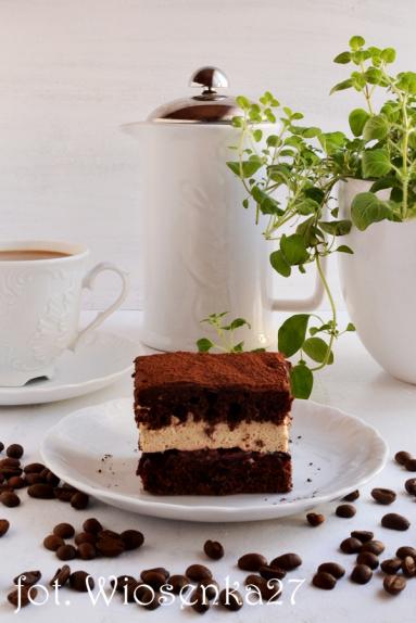 Zdjęcie - Ciasto kawowe z korzenną śliwką - Przepisy kulinarne ze zdjęciami