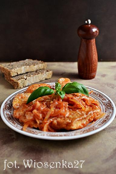 Zdjęcie - Ryba w zalewie pomidorowej - Przepisy kulinarne ze zdjęciami