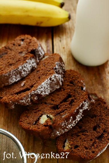 Zdjęcie - Ciasto czekoladowe z bananami - Przepisy kulinarne ze zdjęciami