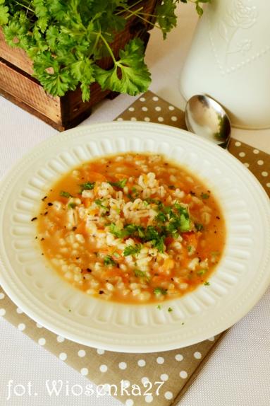 Zdjęcie - Zupa pomidorowa z pęczakiem - Przepisy kulinarne ze zdjęciami