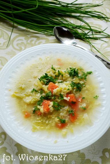 Zdjęcie - Lekka zupa z kapustą i kaszą jaglaną - Przepisy kulinarne ze zdjęciami