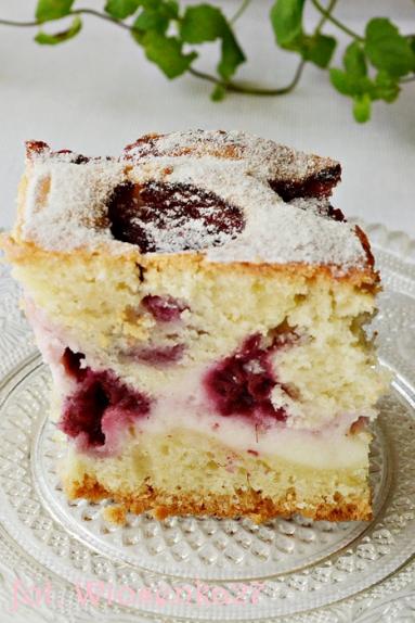 Zdjęcie - Puszyste ciasto z serem i malinami - Przepisy kulinarne ze zdjęciami