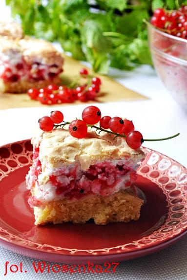 Zdjęcie - Ciasto z bezą i czerwoną porzeczką - Przepisy kulinarne ze zdjęciami