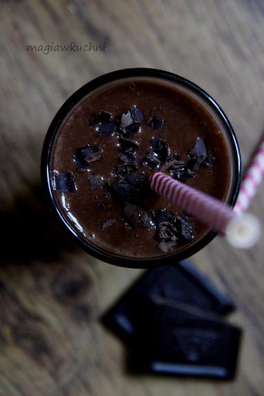 Zdjęcie - Czekoladowe smoothie z daktylami i kawą - Przepisy kulinarne ze zdjęciami