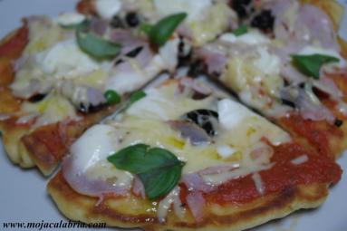 Zdjęcie - Pizza z patelni-wyborna! - Przepisy kulinarne ze zdjęciami