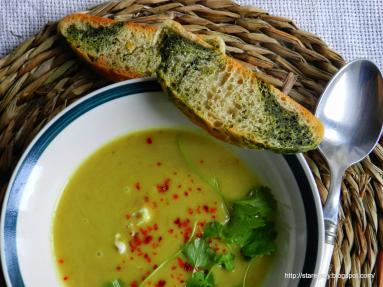 Zdjęcie - Zupa z porów, selera naciowego z pastą curry - Przepisy kulinarne ze zdjęciami