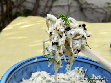 Zdjęcie - surówka z selera - Przepisy kulinarne ze zdjęciami
