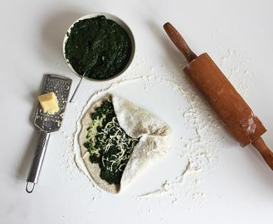 Zdjęcie - Chaczapuri ze szpinakiem na zakwasie - Przepisy kulinarne ze zdjęciami