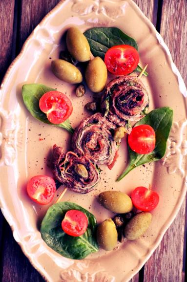 Zdjęcie - "Lizaki" wołowe ze szczawiem z grilla - przekąska - Przepisy kulinarne ze zdjęciami