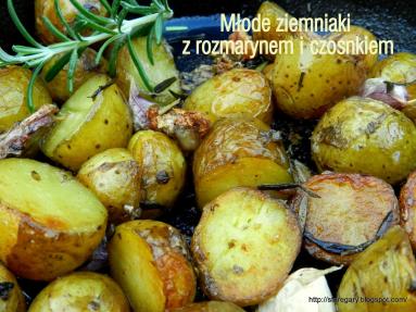 Zdjęcie - Młode ziemniaki z rozmarynem i czosnkiem - Przepisy kulinarne ze zdjęciami