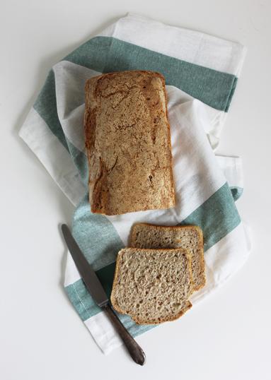 Zdjęcie - Prosty chleb na zakwasie - Przepisy kulinarne ze zdjęciami