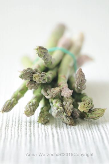 Zdjęcie - Penne ze szparagami w bazyliowo-cytrynowym sosie serowym z mascarpone - Przepisy kulinarne ze zdjęciami