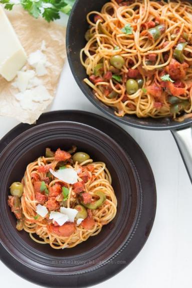 Zdjęcie - Spaghetti a la Dominicana - Przepisy kulinarne ze zdjęciami