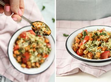 Zdjęcie - Kasza bulgur z koperkiem, pietruszką, pomidorem i batatem - Przepisy kulinarne ze zdjęciami