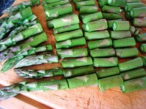 Zdjęcie - Potrawka z indyka ze szparagami - Przepisy kulinarne ze zdjęciami