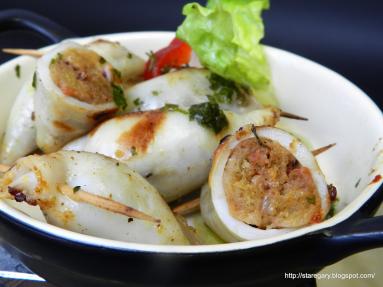 Zdjęcie - Kalmary faszerowane po włosku, z grilla - Przepisy kulinarne ze zdjęciami
