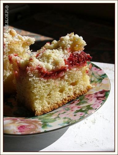 Zdjęcie - Ciasto drożdżowe z truskawkami - bez wyrabiania - Przepisy kulinarne ze zdjęciami