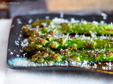 Zdjęcie - Szparagi z czosnkiem i parmezanem / Parmesan and garlic asparagus - Przepisy kulinarne ze zdjęciami