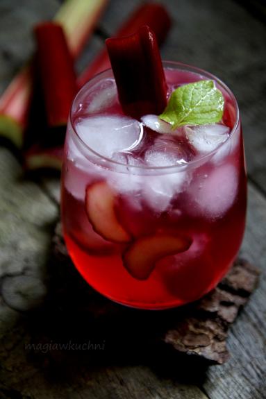 Zdjęcie - Drink rabarbarowy na 5 urodziny bloga - Przepisy kulinarne ze zdjęciami