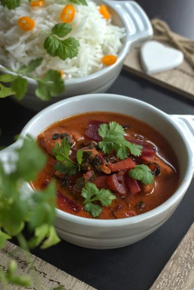Zdjęcie - Curry z botwinką i kurczakiem - Przepisy kulinarne ze zdjęciami