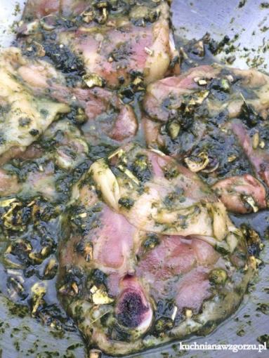 Zdjęcie - Udka z kurczaka z grilla, w marynacie z kolendrą - Przepisy kulinarne ze zdjęciami