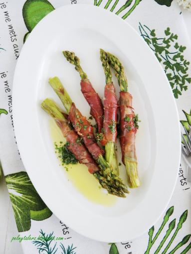 Zdjęcie - Szparagi w szynce parmeńskiej - Przepisy kulinarne ze zdjęciami